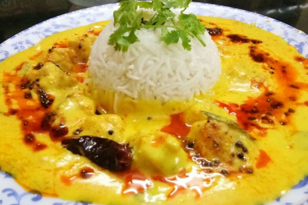 Chawal Ki Kadi With and Plain Rice
