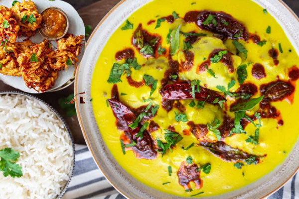 Dahi Ki Kadhi With Onion Bhaji And Plain Rice